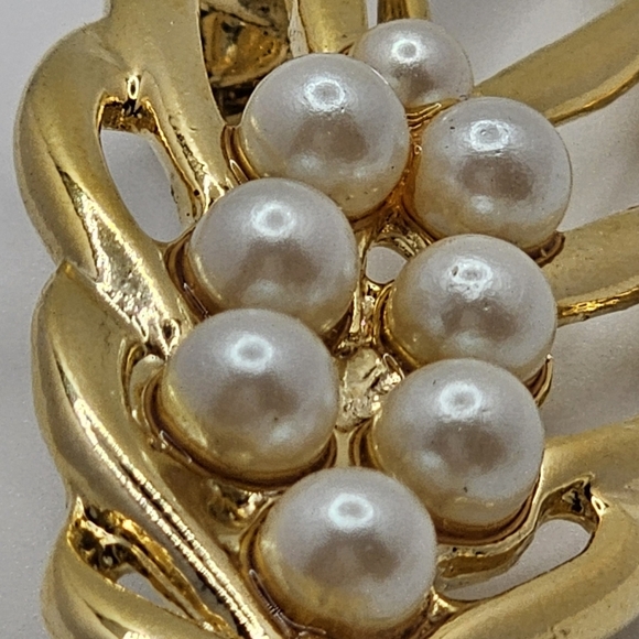 Vintage Gold Tone Leaf Brooch Faux Pearl Cluster Pin 2.5" - Picture 13 of 14